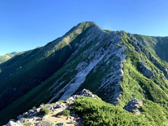 蝶ヶ岳の稜線